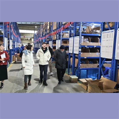 Üdvözöljük a törökországi ügyfeleket a targoncatartozékok gyártóhelyén tett l...